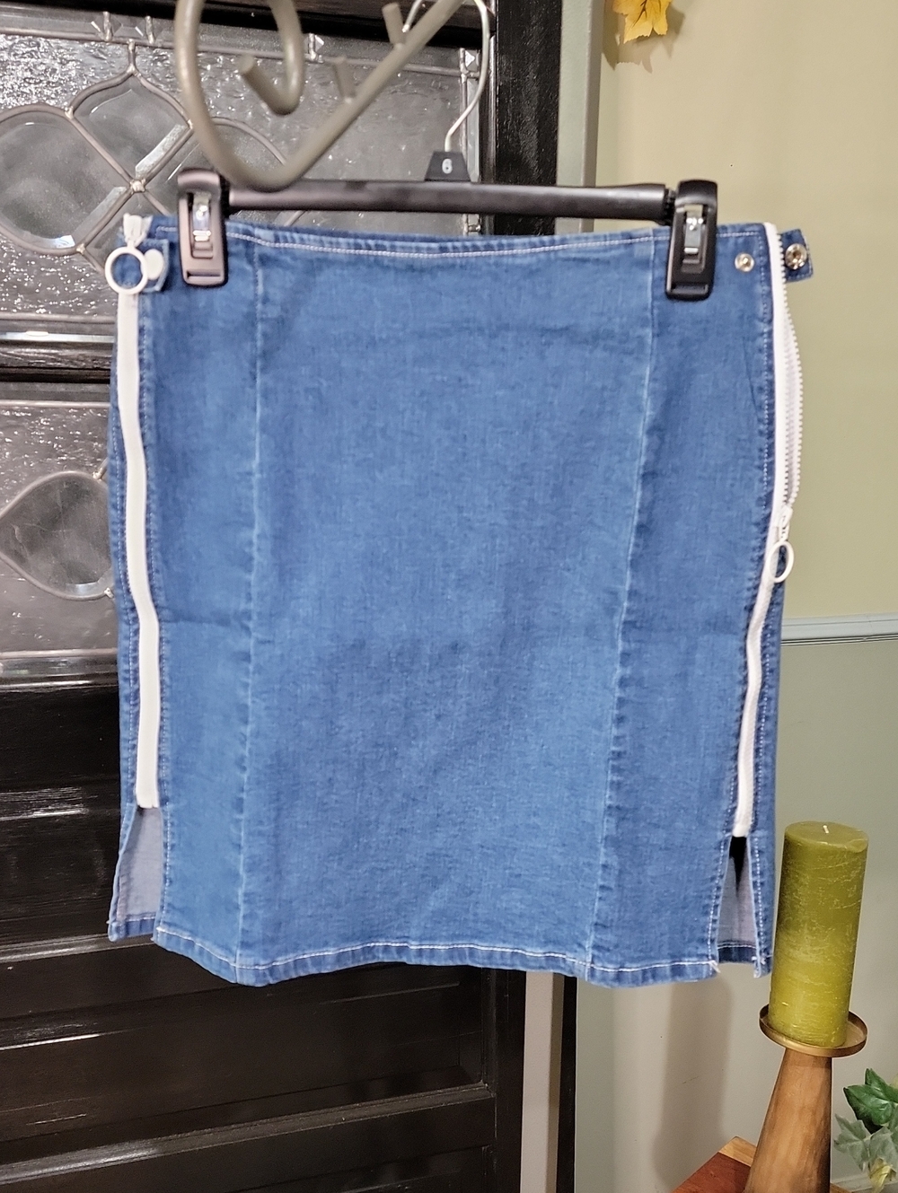 Davi & Dani Denim Mini Skirt NWT Size M Dual Side Zip Snap Closure Side Slit